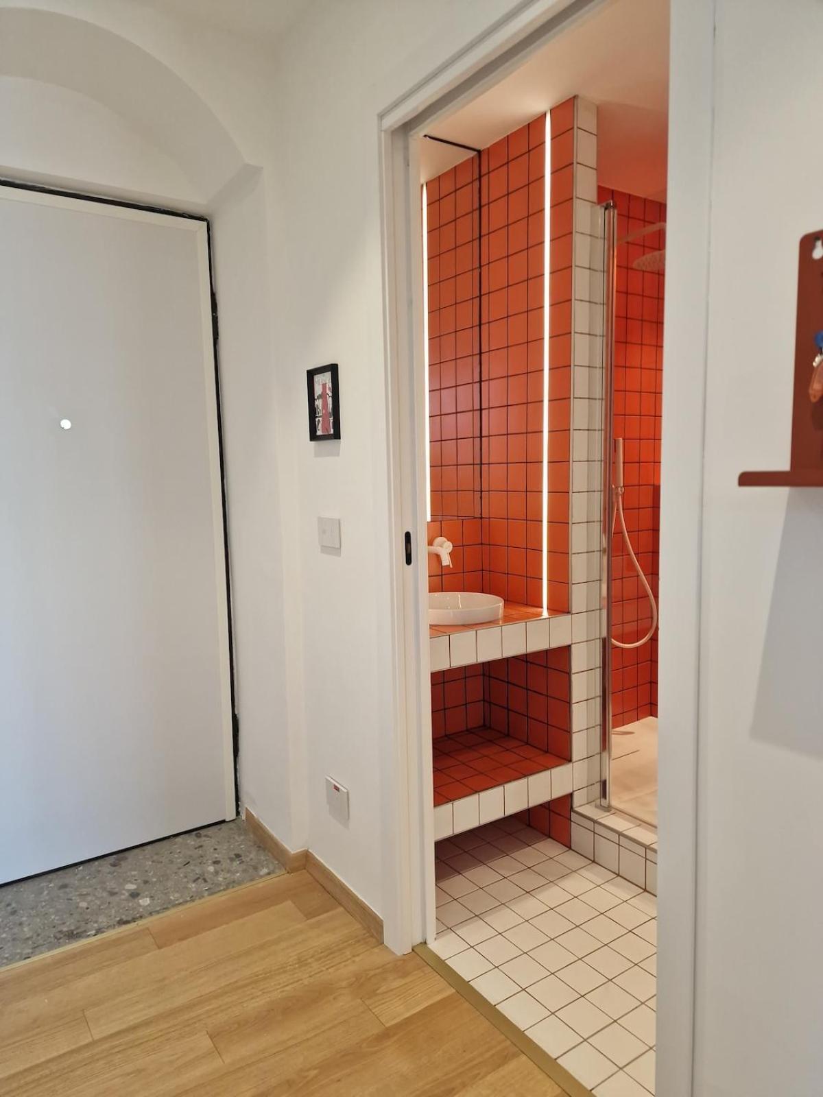 Camparino Apartment, 10 Min From The Duomo, * Milan