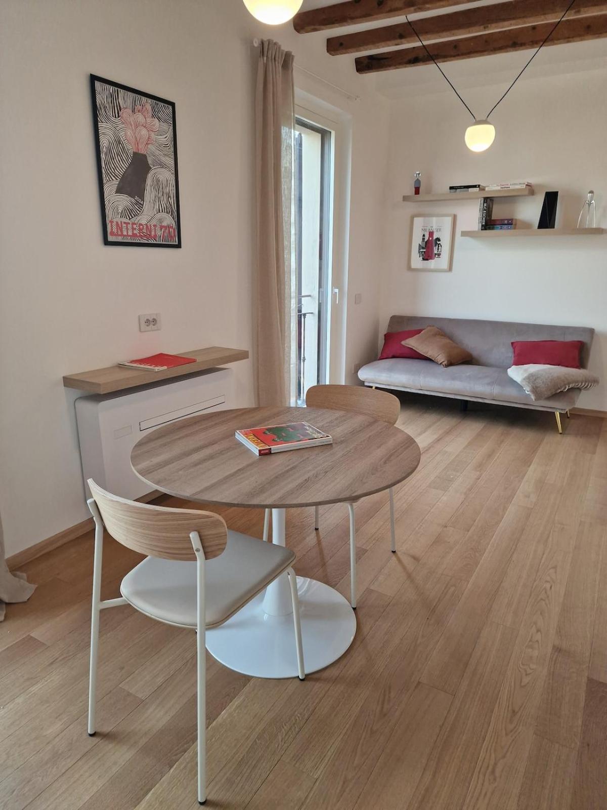 Camparino Apartment, 10 Min From The Duomo, *